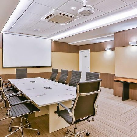 Transamerica Collection Goiânia Dış mekan fotoğraf A meeting room