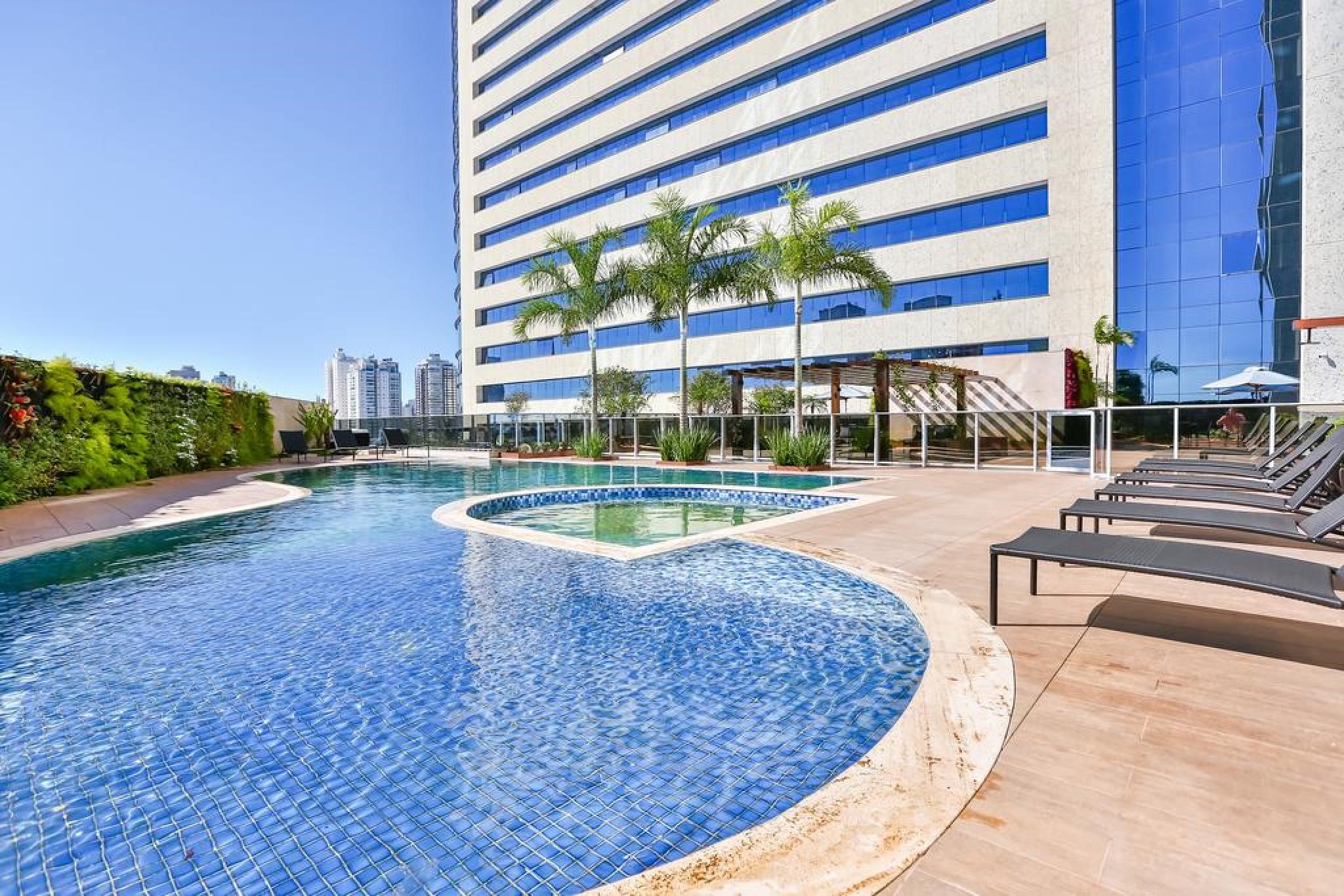 Transamerica Collection Goiânia Dış mekan fotoğraf The pool at the hotel