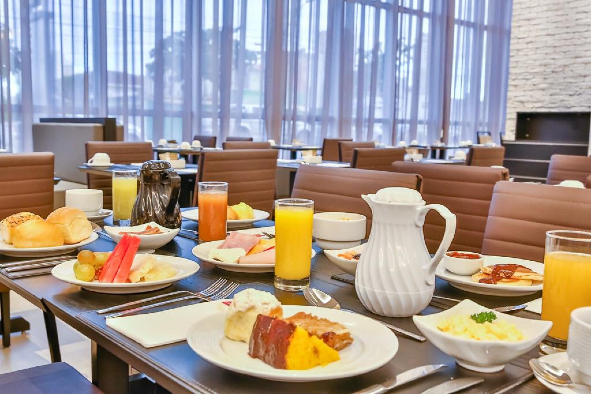 Transamerica Collection Goiânia Dış mekan fotoğraf A breakfast buffet