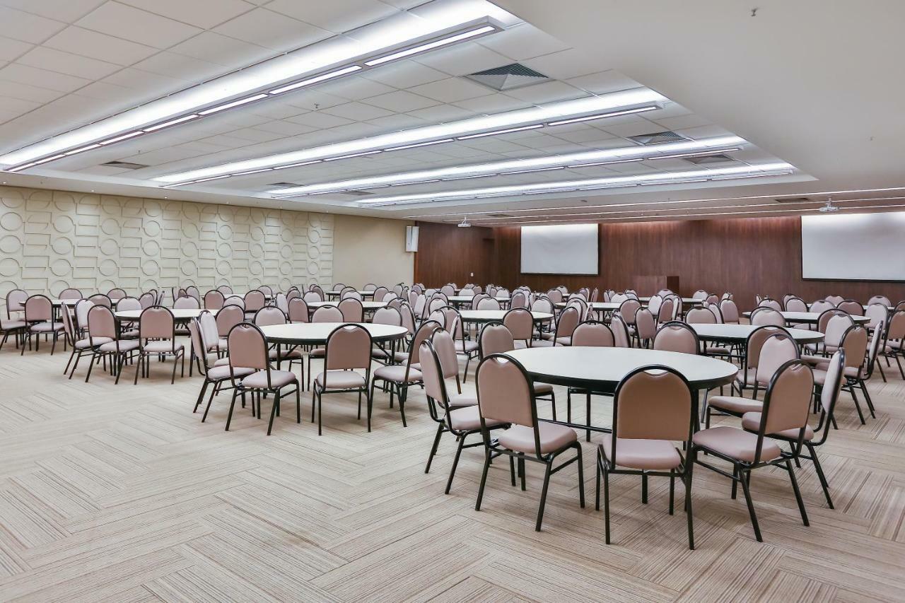Transamerica Collection Goiânia Dış mekan fotoğraf A typical conference room
